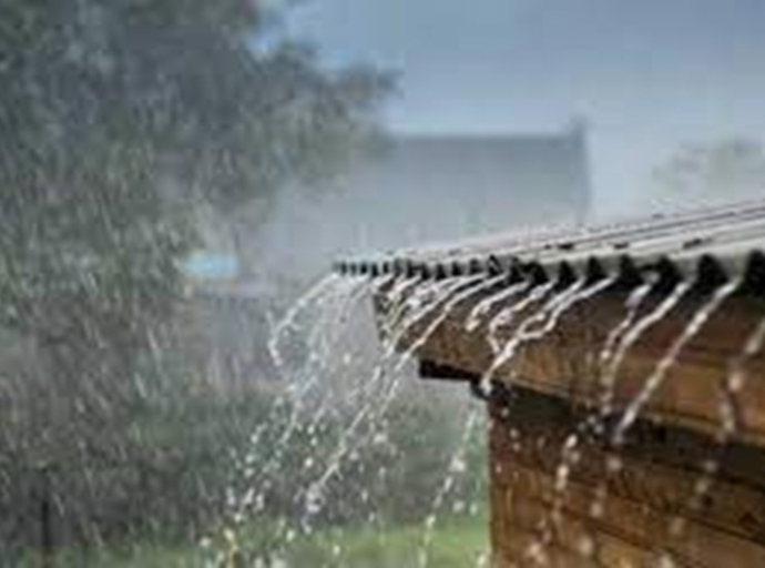 மேல், சப்ரகமுவ, வடமேல், வடக்கு மற்றும் தென் மாகாணங்களிலும் கண்டி மற்றும் நுவரெலியா மாவட்டங்களிலும் 100 மி.மீ க்கும் அதிகமான பலத்த மழை