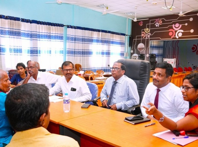 கண்டாவளையில் நீண்டகாலக் காணிப் பிரச்சினைகளுக்கு தீர்வு – ஆளுநர் தலைமையில் நடைபெற்ற நடமாடும் சேவையில் 17 முறைப்பாடுகள் தீர்த்து வைப்பு