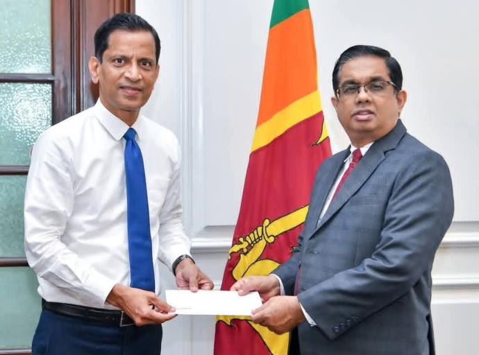 அனர்த்தத்தினால் பாதிக்கப்பட்ட மக்களுக்கு நிவாரணம் வழங்க எல் பி ஃபைனான்ஸ் 50 இலட்சம் ரூபா நன்கொடை