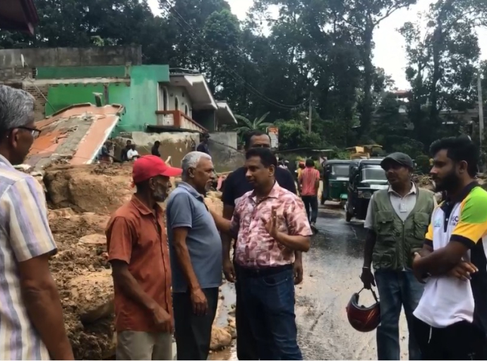பதுளை- பசறை சாலையில் நிலச்சரிவு ஏற்பட்ட இடங்களுக்கு பெருந்தோட்ட மற்றும் சமூக உட்கட்டமைப்பு அமைச்சர் கண்காணிப்பு விஜயம்