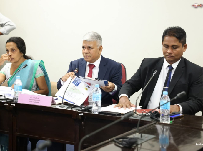 இலங்கையின் ஏற்றுமதியில் புதுப்பிக்கப்பட்ட வளர்ச்சியை காட்டும்வகையில் வழிவகைகள் பற்றிய குழுவின் முன்னிலையில் ஏற்றுமதி அபிவிருத்தி சபை (EDB) புதிய மூலோபாயங்களை முன்வைத்தது