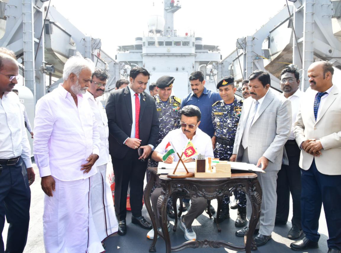 தமிழ்நாடு அரசினால் அனுப்பப்பட்ட நிவாரண பொருட்களுடன் கூடிய கப்பல் இலங்கைக்கு.