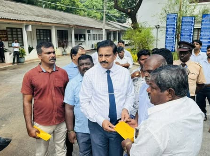 இந்திய மீனவர்களின் அத்துமீறலை கட்டுப்படுத்தக் கோரி மகஜர் கையளிப்பு