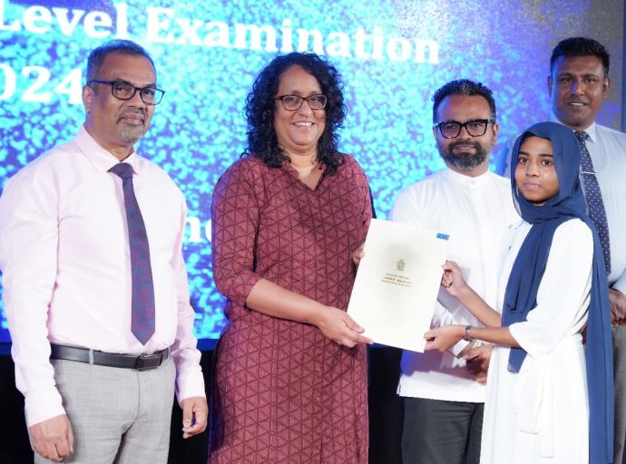அரசாங்கத்தின் பங்களிப்பில் கல்வி பயின்று, பாராட்டுப் பெறும் நீங்கள், சமூகத்திற்காக நிறைவேற்ற வேண்டிய பொறுப்பு இருக்கின்றது.     பிரதமர் கலாநிதி ஹரிணி அமரசூரிய 