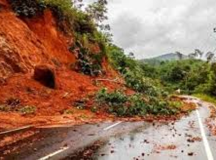 கண்டி, ஹந்தானை வழியாக உடுவெல வீதி ஊடாக பயணிக்கும் போது அவதானமாக இருக்கவும்