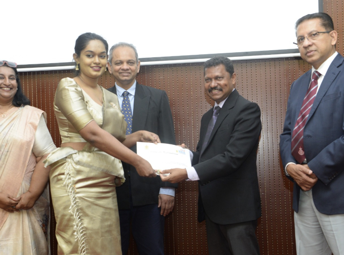 புகையிலை மற்றும் போதைப்பொருள் தடுப்பு தொடர்பான உளவியல் சிகிச்சை சான்றிதழ் பாடநெறியை பூர்த்தி செய்தவர்களுக்கு சான்றிதழ்கள் வழங்கப்பட்டன