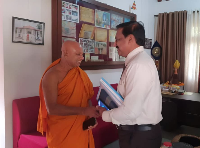 தையிட்டி திஸ்ஸ விகாராதிபதி அவர்களுடன் அரசாங்க அதிபர் கலந்துரையாடல் 