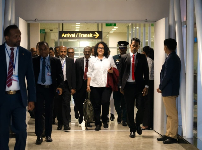 சுவிட்சர்லாந்தின்(Davos-Klosters ) டாவோஸ்-குளோஸ்டர்ஸ் நகரில் நடைபெறவுள்ள 56ஆவது உலகப் பொருளாதார மன்றத்தின் வருடாந்த மாநாட்டில் கலந்துகொள்வதற்காகப் பிரதமர்  இலங்கையிலிருந்து புறப்பட்டார்