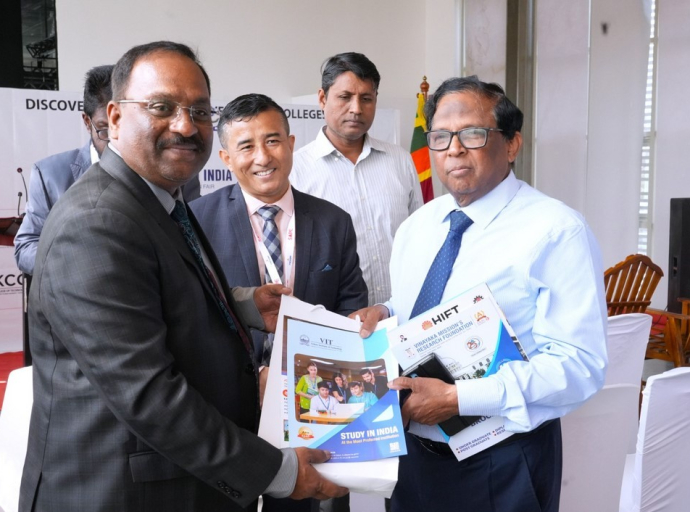 இந்தியப் பல்கலைக்கழகங்கள் உலகளவில் அங்கீகரிக்கப்பட்ட பட்டங்களை, குறைந்த செலவிலேயே வழங்குகின்றன - ஆளுநர்