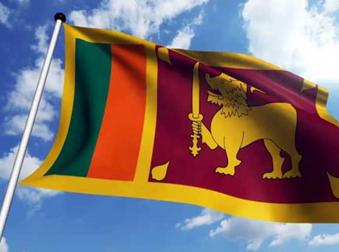 தேசியக் கொடியை அரச நிறுவனங்களில் காட்சிப்படுத்துமாறு கோரிக்கை
