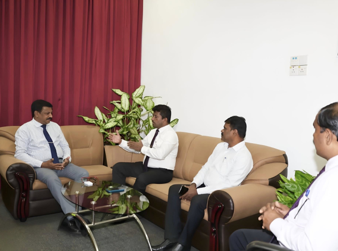 வீடமைப்பு நிர்மாணம் மற்றும் நீர் வளங்கள் அமைச்சின் செயலாளர் - அரசாங்க அதிபர் சந்திப்பு
