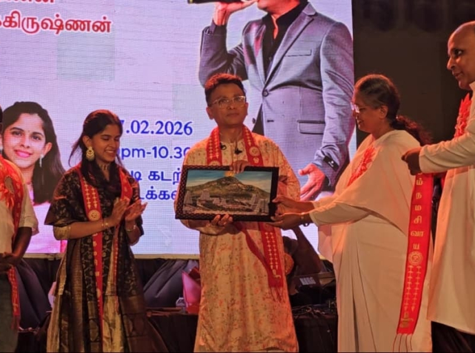 "தெய்வீக அனுபவமும் தெய்வீக இசையும்" மட்டக்களப்பில் இந்திய பாடகர் பீ.உன்னிகிருஷ்ணன் பங்கேற்ற இசை நிகழ்வு!!