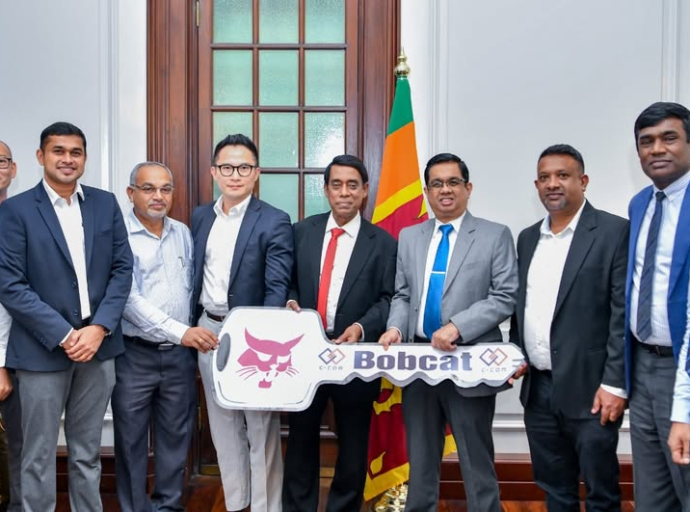 Rebuilding Sri Lanka’ வேலைத்திட்டத்திற்கு Doosan Bobcat India Pvt Ltd இனால் 22 மில்லியன் ரூபா பெறுமதியான பெகோ இயந்திரத்தை நன்கொடையாக வழங்கியது