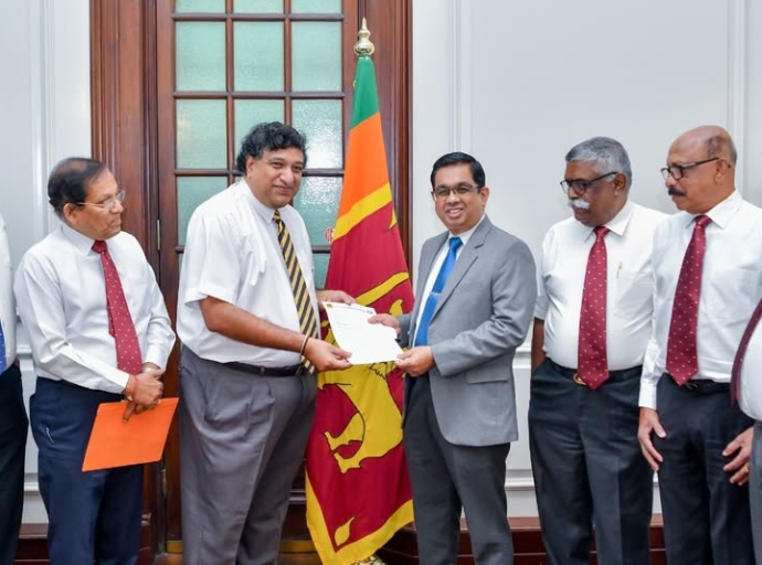 ‘Rebuilding Sri Lanka’ நிதியத்திற்கு Automobile Association of Ceylon இனால் நிதியுதவி