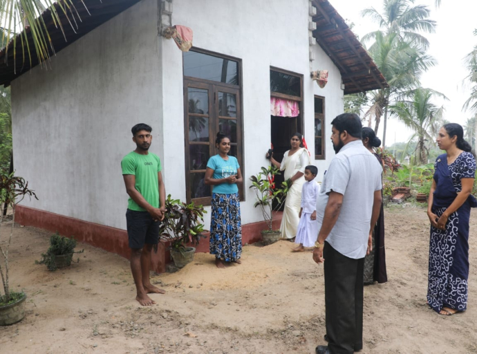 தமக்கென ஓரிடம் - அழகான வாழ்க்கை" தேசிய திட்டத்தின் கீழ் குறைந்த வருமானமுள்ள குடும்பங்களுக்கு வீடுகள் கையளிப்பு