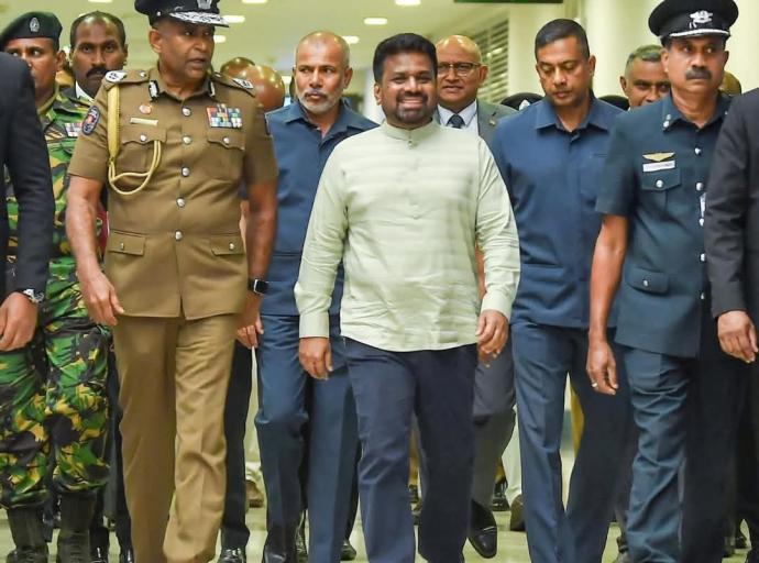 இந்திய விஜயத்தை வெற்றிகரமாக நிறைவு செய்து  ஜனாதிபதி நாடு திரும்பினார்.
