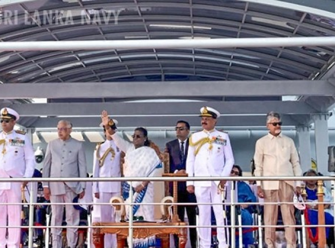 சர்வதேச போர்க்கப்பல் கண்காணிப்பில் கடற்படைத் தளபதி பங்கேற்றார்