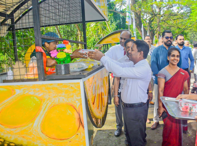மாத்ளை, மடவல உல்பன திம்புல்கமுவவில் பலாப்பழ கடைகள் விற்பனையாளர்களுக்கு கையளிக்கப்பட்டன