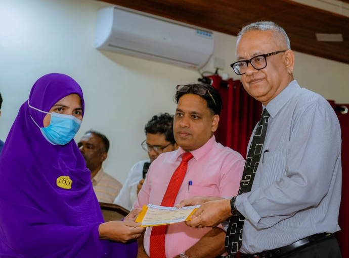 திருகோணமலை மாவட்ட கால்நடை மற்றும் கால்நடை வளர்ப்புக்கான முழுமையான இழப்பீட்டுத் தொகைக்கான காசோலைகள் கையளிப்பு