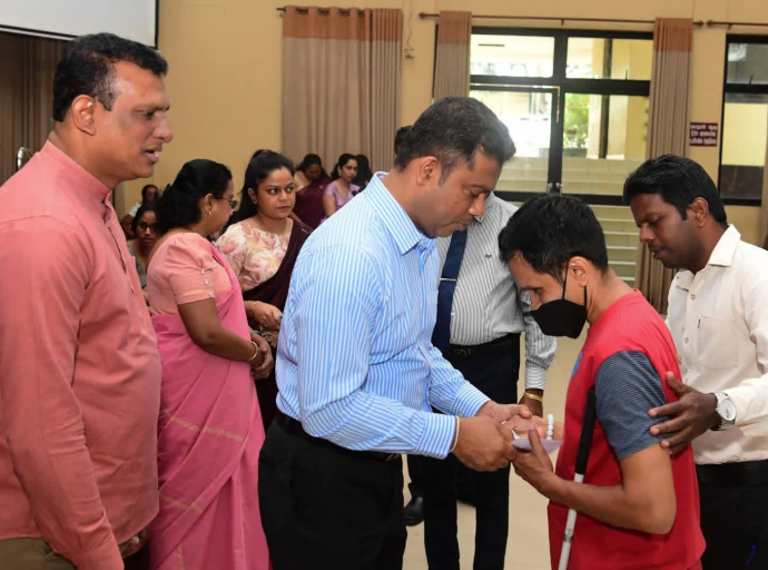 "தமக்கென்று இடம் - அழகான வாழ்க்கை" என்ற கருப்பொருளின் கீழ், களுத்துறை மாவட்டத்தில் வீட்டு உதவிக்கான காசோலைகள்