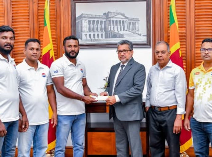 இரண்டு தனியார் நிறுவன ஊழியர்களின் ஒரு நாள் சம்பளம் Rebuilding Sri Lanka நிதியத்திற்கு நன்கொடையாக வழங்கப்பட்டது