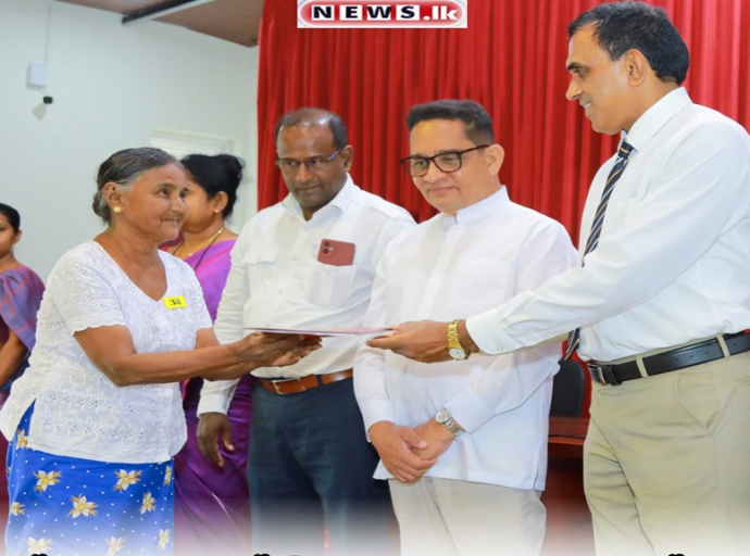 வத்தளை பிரதேச சபைப் பகுதியில் உள்ள அரசாங்க காணிகளில் வசிப்பவர்களுக்கு இலவச மானிய அனுமதிப்பத்திரங்கள்