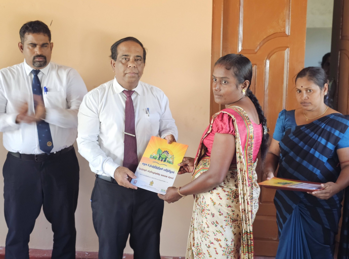 'தேசத்தை கட்டி எழுப்புகின்ற வளமான கிராமம்'சமூக உற்பத்தித்திறன் மாதிரி கிராம திட்டம் 2025 -2027 முல்லைத்தீவு மாவட்டத்தின் ஆறுமுகத்தான்குளம் கிராமம் அங்குரார்பண வைபவம்