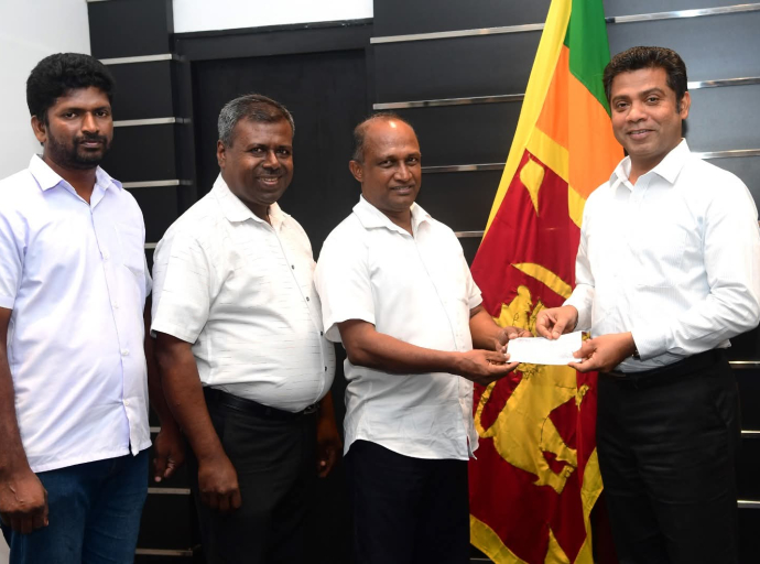 அங்கொடை தேசிய மனநல நிறுவனத்தின் ஒட்டுமொத்த ஊழியர்களின் ஒரு நாள் சம்பளம் 'இலங்கையை மீண்டும் கட்டியெழுப்பும்' (Rebuilding Sri Lanka) நிதியத்திற்கு வழங்கப்பட்டது