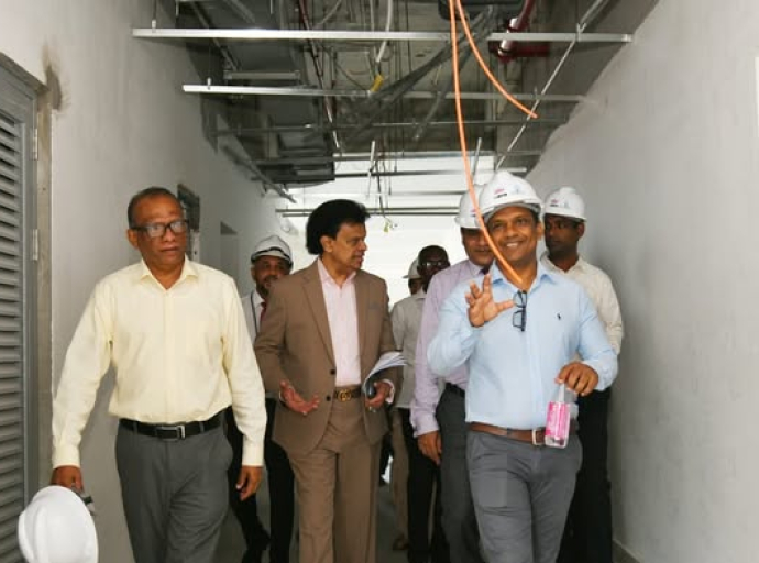 இலங்கை துறைமுக அதிகார சபையின் புதிய நிர்வாகக் கட்டிடத்தை துறைமுகங்கள் மற்றும் சிவில் விமானப் போக்குவரத்து அமைச்சர் ஆய்வு 