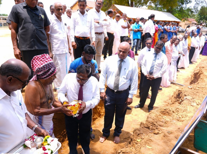 ஒரு பாடசாலையின் வளர்ச்சிக்கு மனித வளம் எவ்வளவு முக்கியமோ, அதே அளவுக்குப் பௌதீக வளமும் அவசியமானதாகும். –  வடக்கு மாகாணஆளுநர்