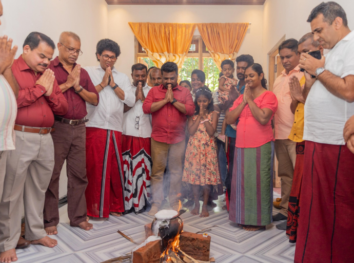 டித்வா' சூறாவளியினால் சேதமடைந்த, அரசாங்கத்தின் இழப்பீட்டுத் திட்டத்தின் கீழ் மீள நிர்மாணிக்கப்பட்ட இல்லத்தில் இடம்பெற்ற புத்தாண்டு கொண்டாட்டத்தில் ஜனாதிபதி பங்கேற்பு