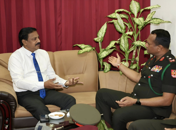 புதிதாக பதவியேற்ற யாழ் மாவட்ட கட்டளைத் தளபதி - அரசாங்க அதிபர் சந்திப்பு