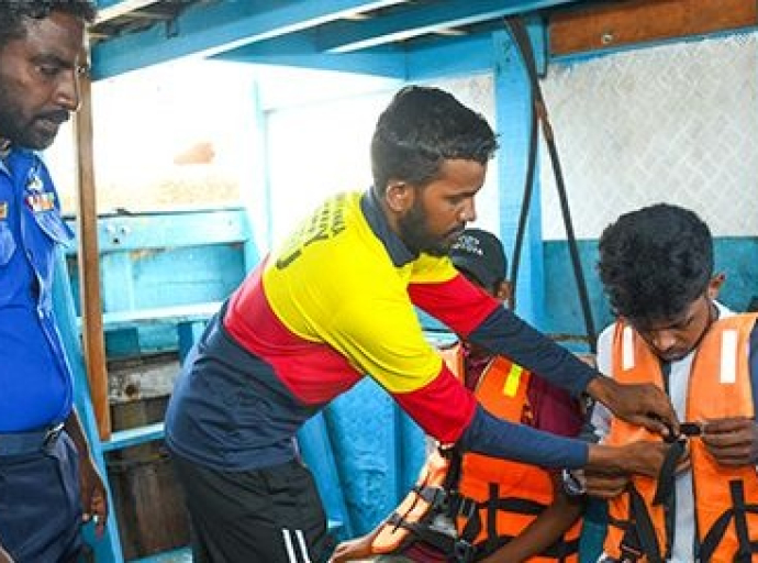 கப்பல் உரிமையாளர்கள் மற்றும் இயக்குபவர்களுக்கு பாதுகாப்பான கடல்வழிப் போக்குவரத்து சேவைக்காகப் கடற்படையினால் பயிற்சி 