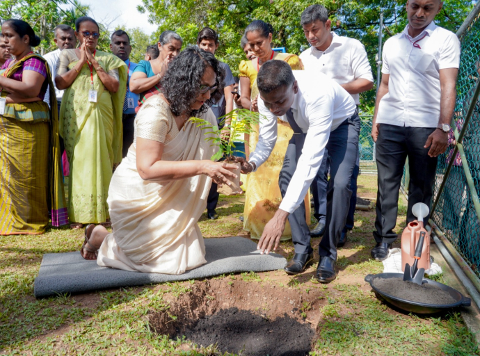 புதிய ஆண்டில் மரக்கன்றுகளை  நடும் சுபநேரச் சடங்கு நிறைவேற்றப்பட்டது