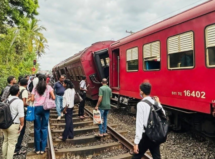 பெலியத்தையிலிருந்து மருதானை நோக்கிப் பயணித்த சாகரிக்கா ரயில் இன்று (24) காலை தடம்புரண்டுள்ளது