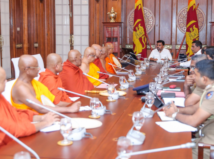 ஜனாதிபதிக்கும் மூன்று பீடங்களின் மகா சங்கத்தினருக்கும் இடையில் விசேட சந்திப்பு