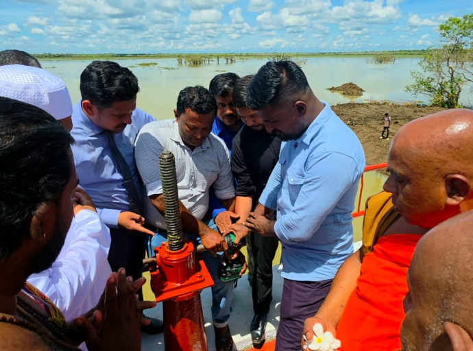 மாவில் ஆறு பிரதான மதகு புனரமைக்கப்பட்டதைத் தொடர்ந்து சிறுபோகத்திற்காக நீர் திறந்துவிடப்பட்டது.