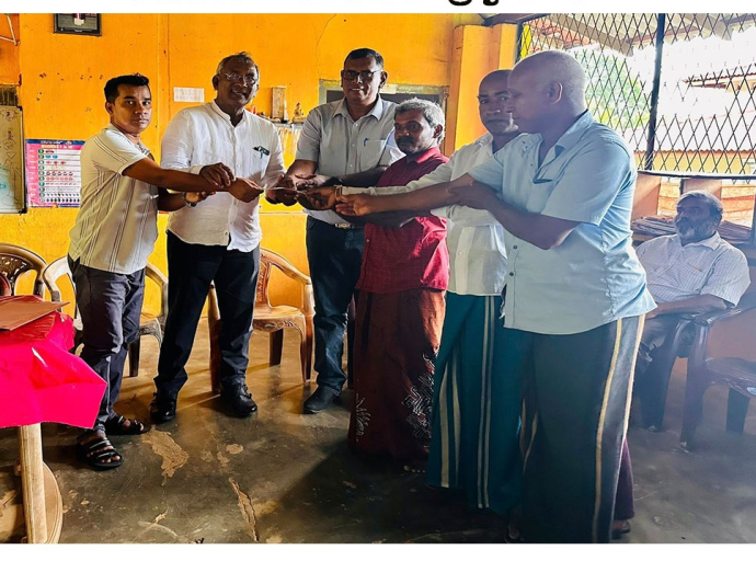 திட்வா புயலால் பாதிக்கப்பட்ட ஹம்பாந்தோட்டை மாவட்டத்தின் உள்நாட்டு மீன்பிடித் தொழிலில் ஈடுபட்டுள்ள மக்களுக்கு காசோலைகள் வழங்கப்பட்டன