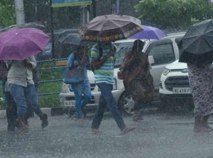 நாட்டிற்கு வடகிழக்காக நிலை கொண்டுள்ள குறைந்த அழுத்தப் பிரதேசம் படிப்படியாக வலுவிழந்து வருகிறது.