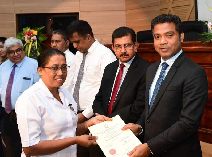 குடும்ப சுகாதார சேவை உத்தியோகத்தர் பயிற்சியை வெற்றிகரமாக நிறைவுசெய்த 275 பேருக்கு சான்றிதழ்கள்