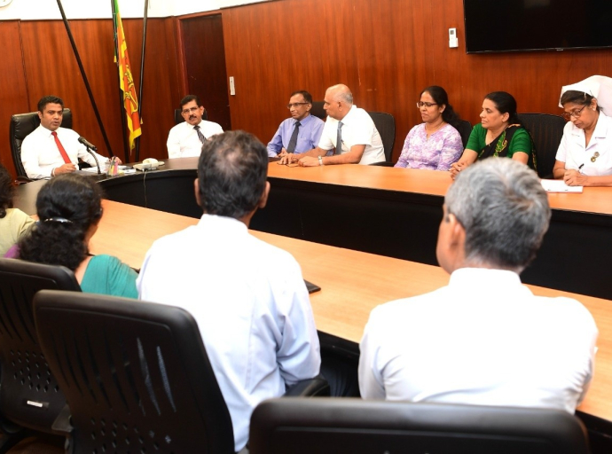 சுகாதாரத் துறையின் வினைத்திறனான செயற்பாட்டால் சர்வதேச அங்கீகாரத்தைப் பெற்றுத் தருவதற்குப் பங்களிப்புச் செய்த உத்தியோகத்தர்கள் மற்றும் திணைக்களங்களுக்கு சுகாதார மற்றும் வெகுஜன ஊடக அமைச்சர் பாராட்டு