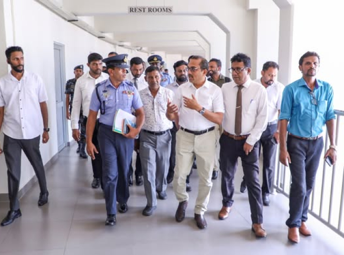 புறக்கோட்டை மத்திய பேருந்து நிலையத்தின் ஆய்வு விஜயம் மற்றும் கலந்துரையாடலில் அமைச்சருடன் பாதுகாப்புச் செயலாளர் பங்கேற்பு