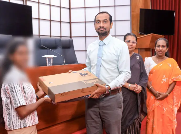 பல்கலைக்கழக மாணவர்களுக்கு ஜனாதிபதி நிதியத்திலிருந்து கல்வி உபகரணங்கள்