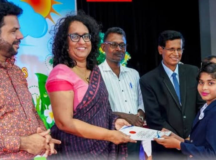 அழகியல் மற்றும் விளையாட்டு போன்ற செயற்பாடுகள் ஊடாகக் கிடைக்கும் அனுபவத்தை ஆரம்பக் கல்விப் பருவத்திலிருந்தே பிள்ளைகளுக்குப் பெற்றுக்கொடுக்க வேண்டும்.