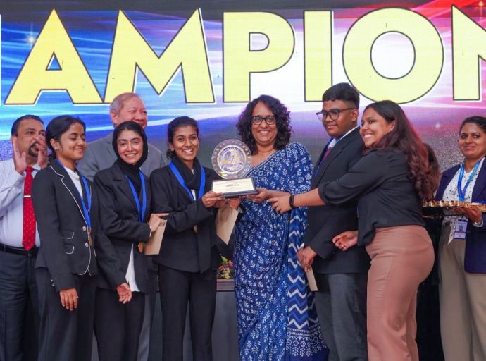 மற்றவர்களின் கருத்துக்களை மதிக்கக் கற்றுக்கொள்வது இன்றைய உலகில் ஊக்குவிக்கப்பட வேண்டிய ஒரு முக்கிய பண்பாகும்
