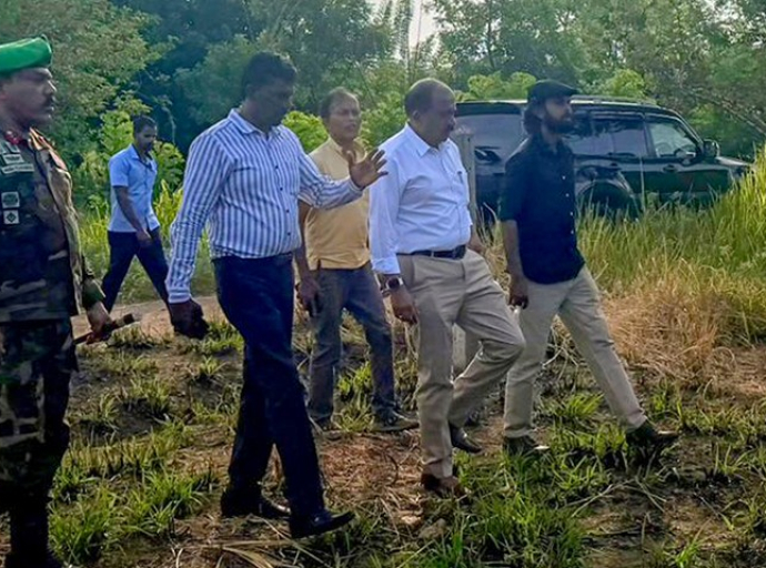 பெரகும்கம யுத்தவீரகள் வீட்டுத் திட்டத்தை பார்வையிட பாதுகாப்புப் பிரதி அமைச்சர் விஜயம்    